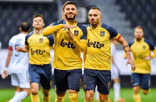 赛场上以牌 赛场上以牌